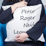 Coussin d'oreiller imprimé de noms de famille