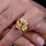 Anillo grabado de piedra de nacimiento esqueleto rey calavera