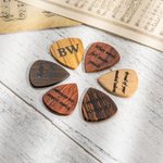 Plettro per chitarra in legno inciso personalizzato Custodia in pelle a forma di chitarra Portachiavi con testo Regalo di Natale per chitarrista music