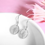 Pendientes Personalizados Mes de Nacimiento Flor con Grabado en la Parte Posterior