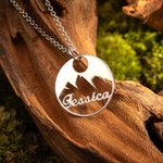 Pendentif avec Gravure de Prénom Personnalisé Collier Des Montagnes Cadeau d'Anniversaire pour Amateur de Randonnée d'Escalade | Callie