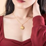 Zonnebloem ketting gegraveerd blok monogram