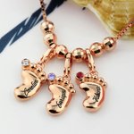 Collana 3D per madri Piedi di bambino Nome e pietra di nascita - Callie