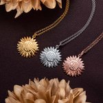 Zonnebloem ketting gegraveerd blok monogram