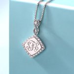 Collana Monogram con diamanti e zirconi
