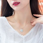 Gepersonaliseerde Geboorte Bloem Schijf Ketting met Gegraveerde Naam Moederdag Verjaardag GIft voor Vrouwen
