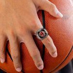Personalisierter Meisterschaftsring mit Gravuren Symbolen und Edelstein Sport Schmuck Championship Winterspiele Geschenk für Herren Sportler Fans