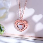Collana con pietre di nascita a forma di cuore con incisione personalizzata