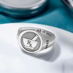 Bagues chevalières personnalisées en argent sterling avec symbole médical