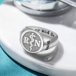 Bagues chevalières personnalisées en argent sterling avec symbole médical