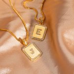 Collier Personnalisé avec Initiale en Zircon Pendentif Plaque Cadeau pour Femme