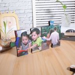 Marco conmemorativo de madera en forma de rompecabezas