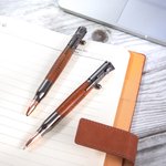 Stylo à Bille à Bouton Poussoir Rechargeable Personnalisé avec Texte Gravé Stylo en Bois Lisse Cadeau d'Anniversaire pour Homme Amateur d'Arme