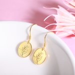 Pendientes Personalizados Mes de Nacimiento Flor con Grabado en la Parte Posterior