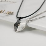 Pendentif Coeur avec Initiale Personnalisée Collier 2 Pièces Magnétiques Cadeau Anniversaire pour Couple