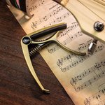 Capo chitarra inciso personalizzato