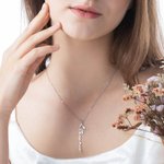 Collier Personnalisé avec Prénom Vertical et Fleur de Naissance Cadeau Fête des Mères pour Femme