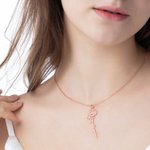 Collier Personnalisé avec Prénom Vertical et Fleur de Naissance Cadeau Fête des Mères pour Femme