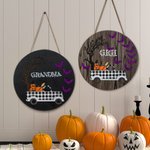 Plaque de Porte Ronde Personnalisée avec 2-11 Noms sur Chauves-Souris Style Collage de Citrouilles Voiture Arbre Cadeau Halloween pour Famille