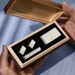 Set di gemelli e fermasoldi e fermacravatte da uomo personalizzati con scatola di legno