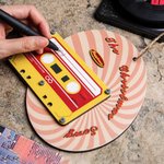 Personalizzato Retro Music Cassette Tape Wooden Christmas Hanging Ornament Decorazioni per l'albero di Natale per l'amico di famiglia