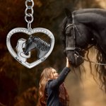 Porte-clé Personnalisé Forme de Coeur et Cheval Décoration de Clé avec Nom Mémorial Cadeaux d'anniversaire pour Fermier Amoureux des Chevaux