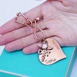 Broche d'allaitement coeur stéthoscope personnalisé avec pierre de naissance