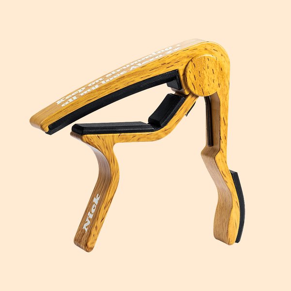 Capo per chitarra inciso
