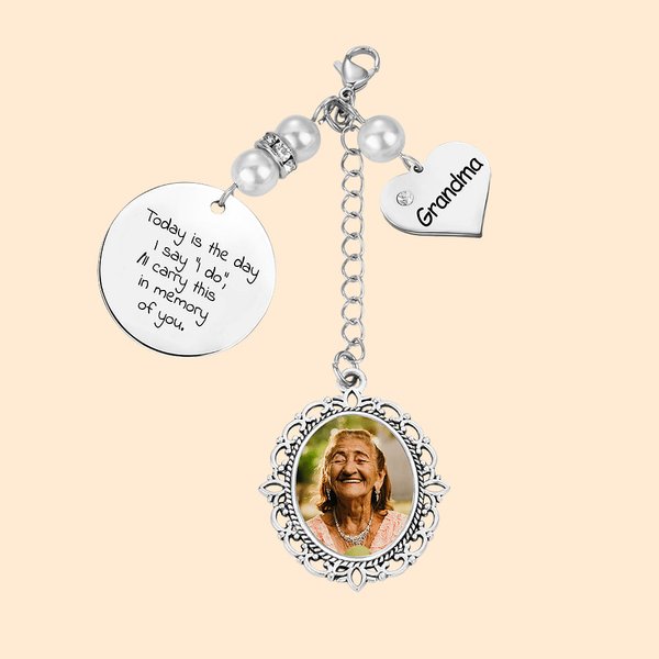 Ciondolo ovale in pizzo personalizzato con foto e incisione del testo regalo di matrimonio commemorativo per la sposa