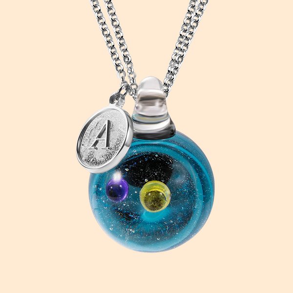 Collier pendentif Univers rond Voie lactée fait main avec initiales | Callie