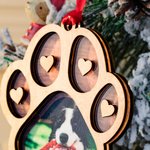Ornement de Noël personnalisé avec photo de patte d'animal et nom pour les amoureux des animaux.