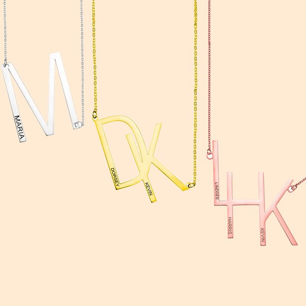 Collier Personnalisé avec 1-3 Prénoms Gravés sur Initiales Inclinées Cadeau pour Femme