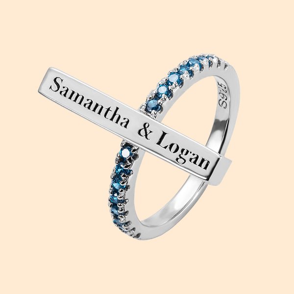 Kaiverrettu Bar Ring naisille aksenttien kanssa