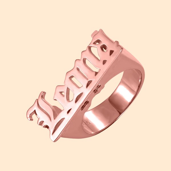 Anello con nome gotico inglese antico