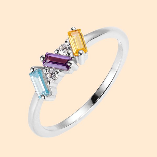 Anillo de piedra de nacimiento Baguette hecho a mano