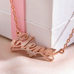 Collana e spilla con nome personalizzato in rilievo