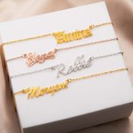 Collana e spilla con nome personalizzato in rilievo
