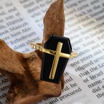 Pierścionek na trumnę w stylu gotyckim z kamieniem narodzin
