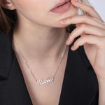Collana e spilla con nome personalizzato in rilievo