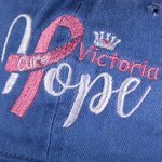 Chapeau personnalisé brodé HOPE + nom sur le thème du cancer du sein