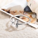 Anillo personalizado con la inicial de una adorable mascota