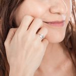 Anillo personalizado con la inicial de una adorable mascota