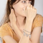 Bracelet à Double Couche Personnalisé avec Nom sur Breloque Cadeau d'Anniversaire pour la Famille ou les Amis