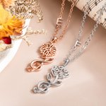 Collana di fiori di nascita con notazione musicale personalizzata