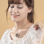 Collar Difusor de Aceites Esenciales con el Nombre de la Familia
