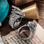Anello da uomo con pietra di nascita del drago gotico medievale
