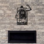 Plaque en Métal Joueur de Basketball Personnalisée avec Nom et Numéro Décoration Murale Art Cadeau d'Anniversaire Fête des Pères pour Garçon et Homme
