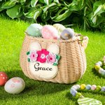 Panier d'œufs personnalisé avec nom - Corbeille en rotin naturel à motif lapin et à anse en perles - Cadeau de Pâques pour les enfants