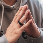 Anillo personalizado de tungsteno negro para hombre con texto grabado en el interior Día de San Valentín Aniversario Día del Padre Regalo para hombre