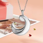 Collier Personnalisé Prénom avec Pierre de Naissance Pendentif en Forme de Lune Cadeau Fête des Mères pour Nouvelle Maman